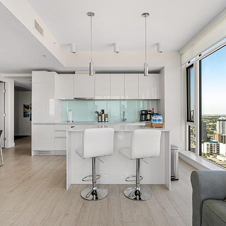 Stampede View Suites: 35th Floor Panorama with Banff Pass Calgary Exterior photo