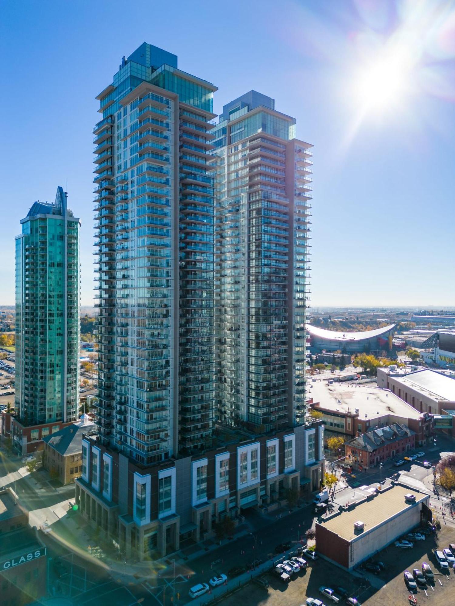 Stampede View Suites: 35th Floor Panorama with Banff Pass Calgary Exterior photo