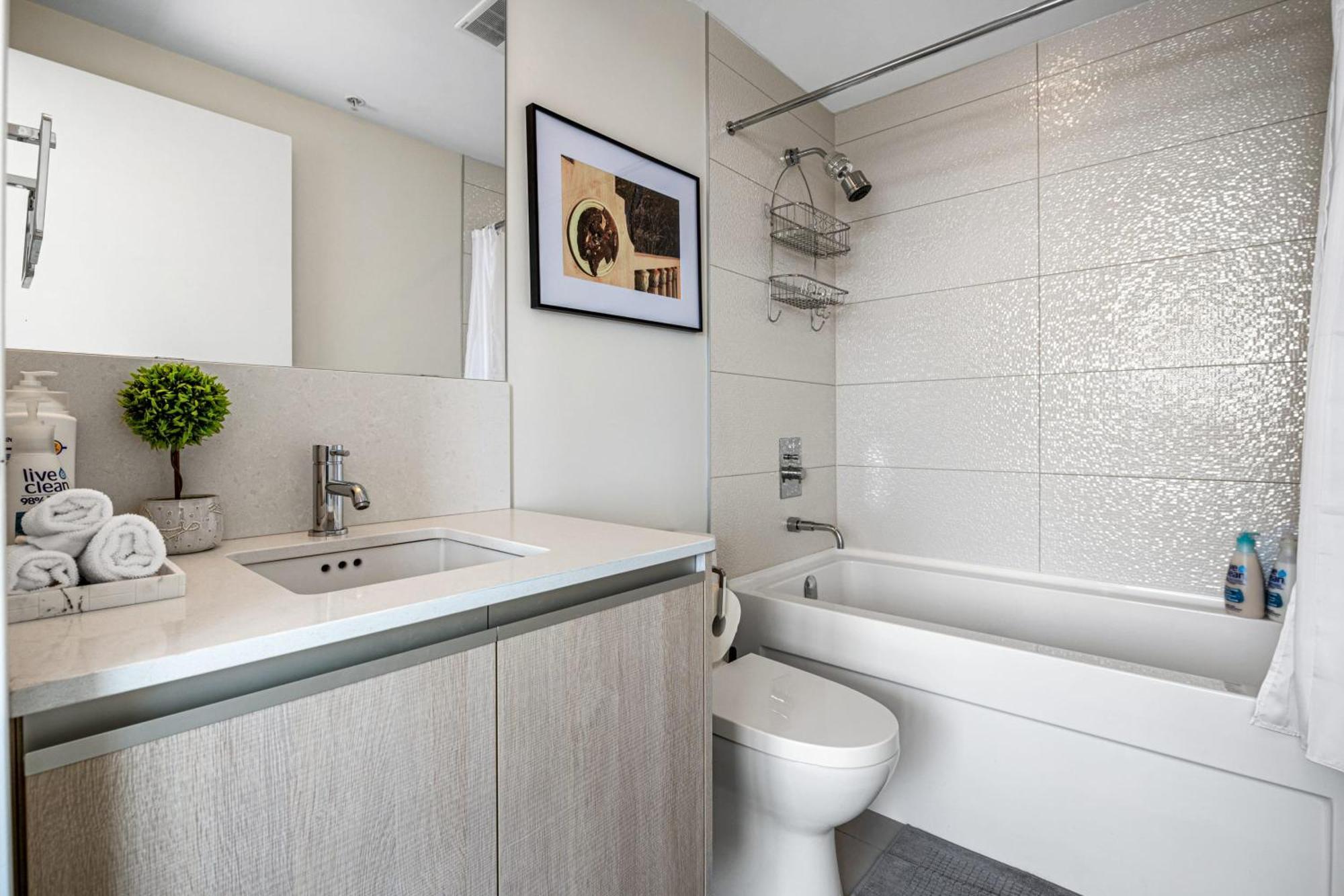 Stampede View Suites: 35th Floor Panorama with Banff Pass Calgary Exterior photo