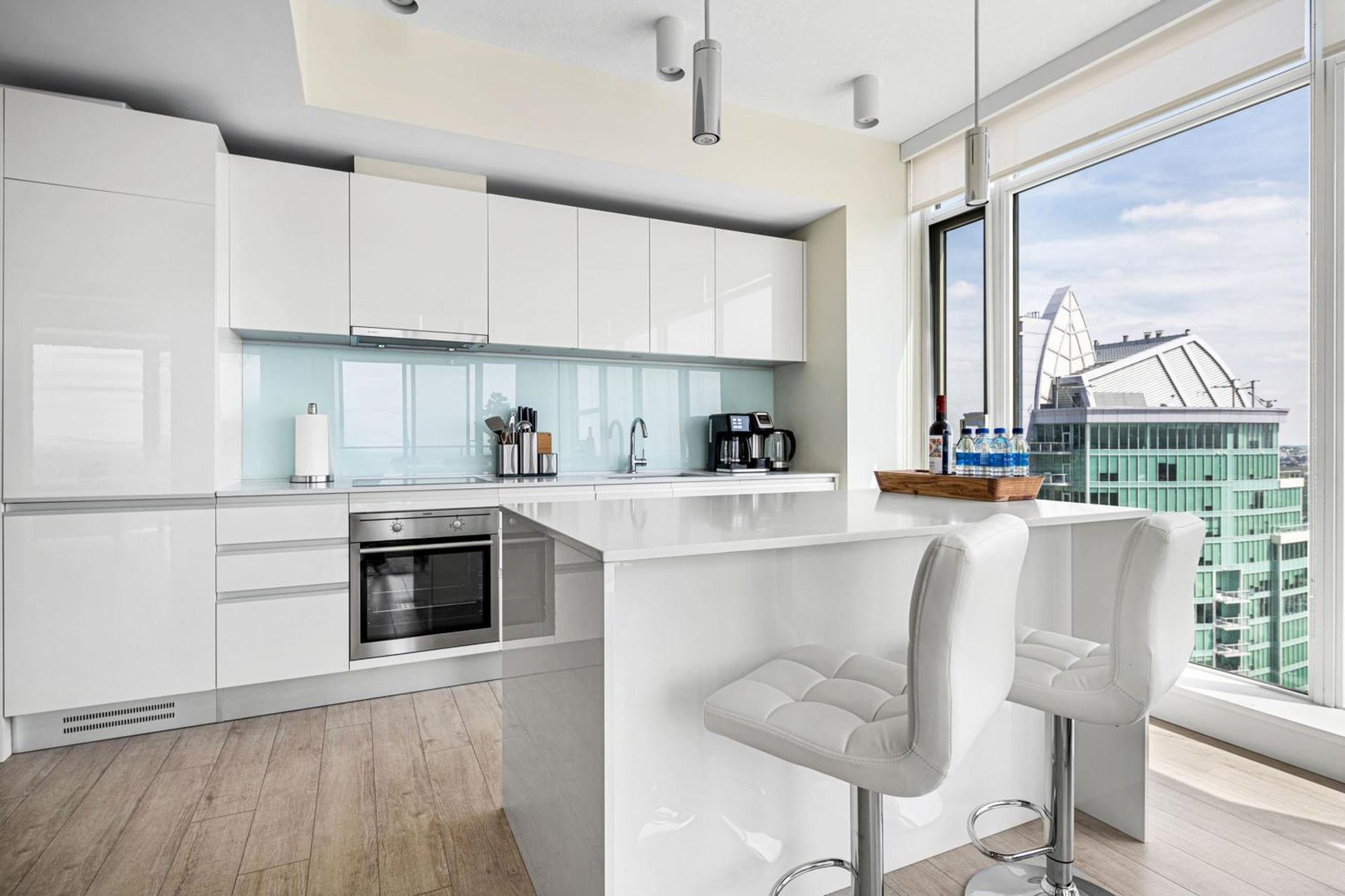 Stampede View Suites: 35th Floor Panorama with Banff Pass Calgary Exterior photo